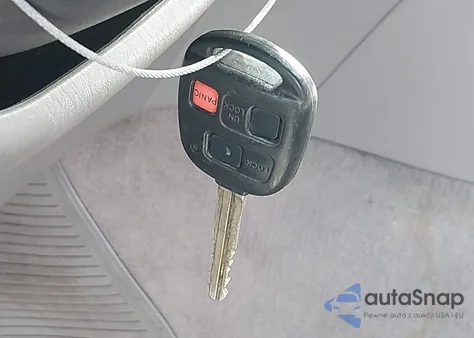 2005 Toyota Land Cruiser V8 from USA, damaged, VIN JTEHT05J652076082